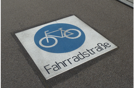 Fotografie: Bodenaufkleber Fahrradstraße