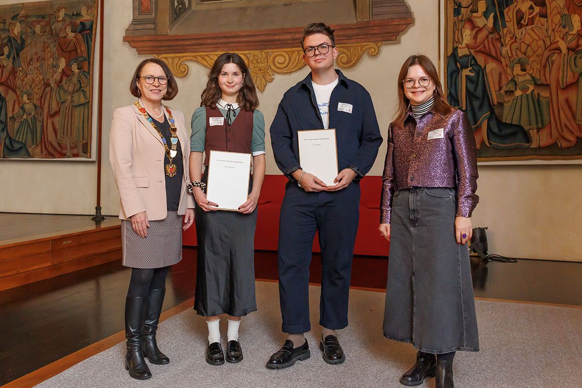 Stipendiaten der Neumüller Stiftung zusammen mit der Oberbürgermeisterin und Frau Lang