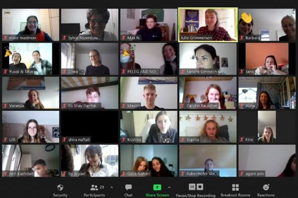Deutsch-Israelische Gruppe im Online-Meeting, Ted-Talk mit Julie Grimmeisen vom Generalkonsulat des Staates Israel
