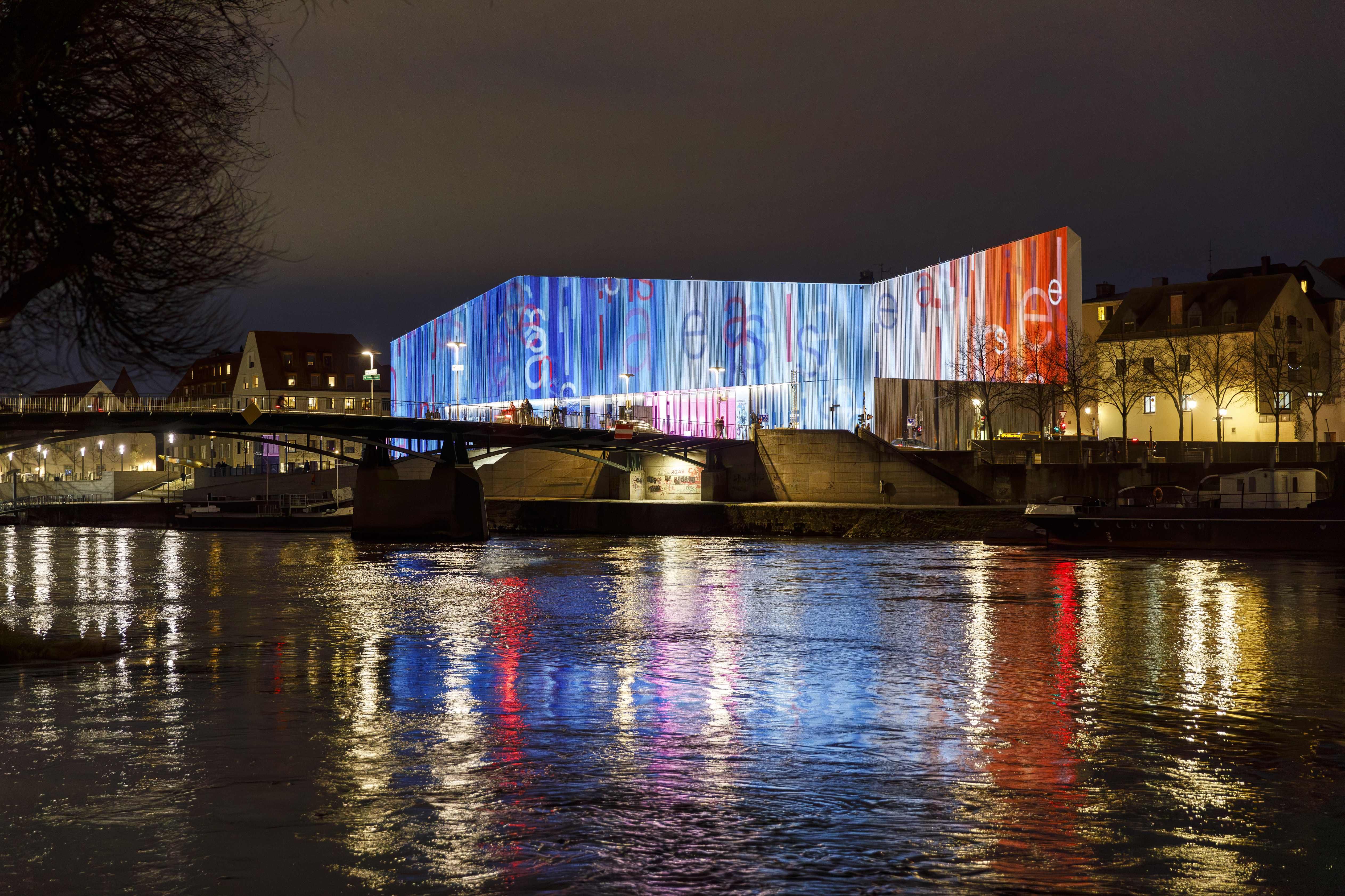 Fotografie – beleuchtetes Haus der Geschichte 2024