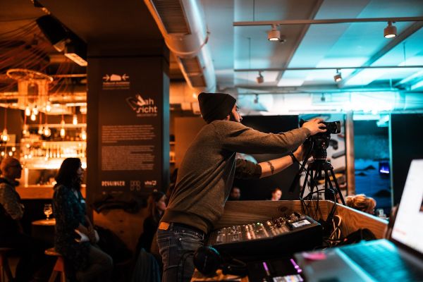 Fotografie – Veranstaltungstechniker bei der Arbeit