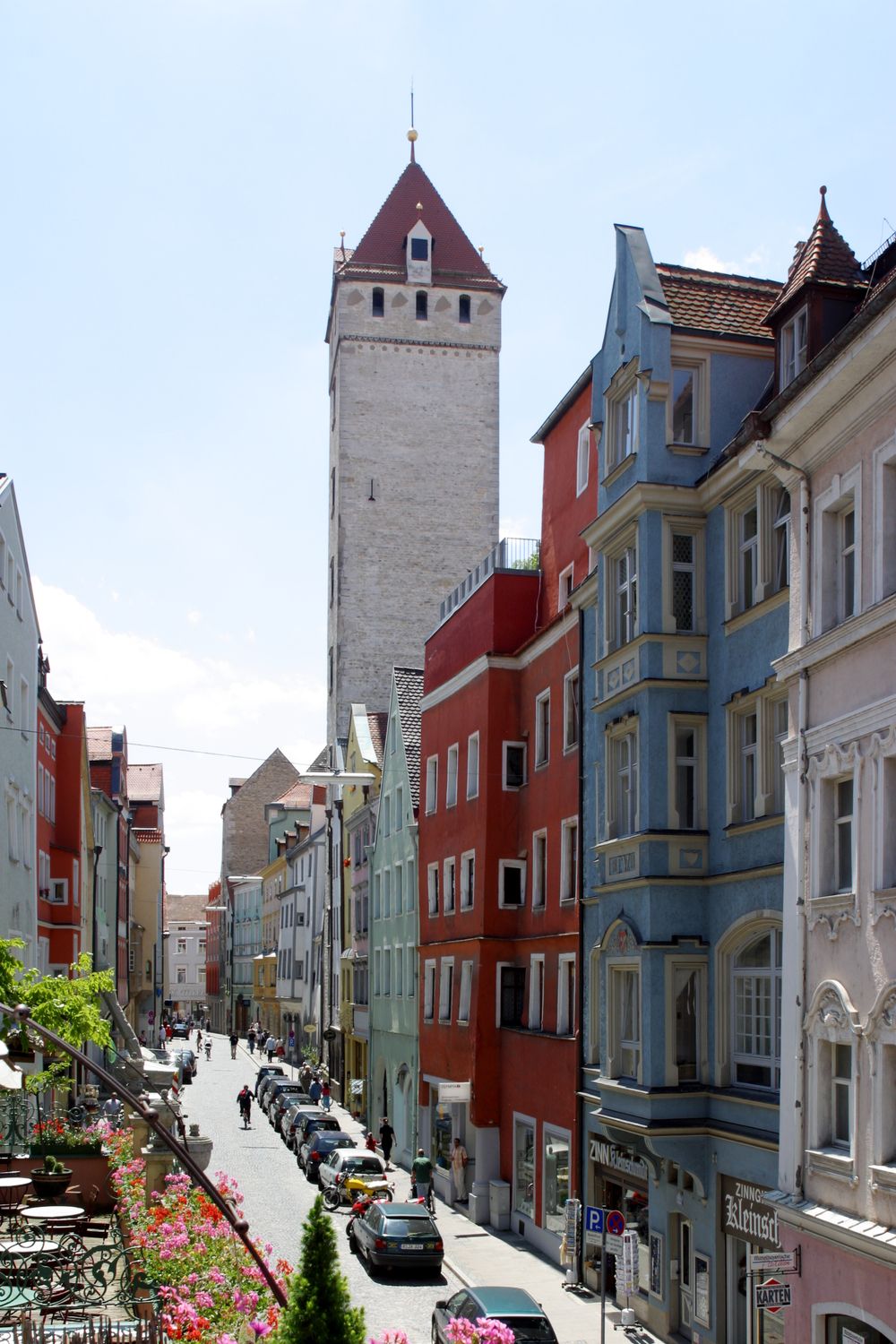 Goldener Turm bei Sonne