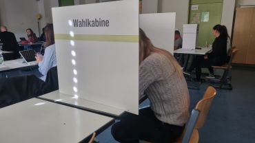 Schüler bei der Juniorwahl