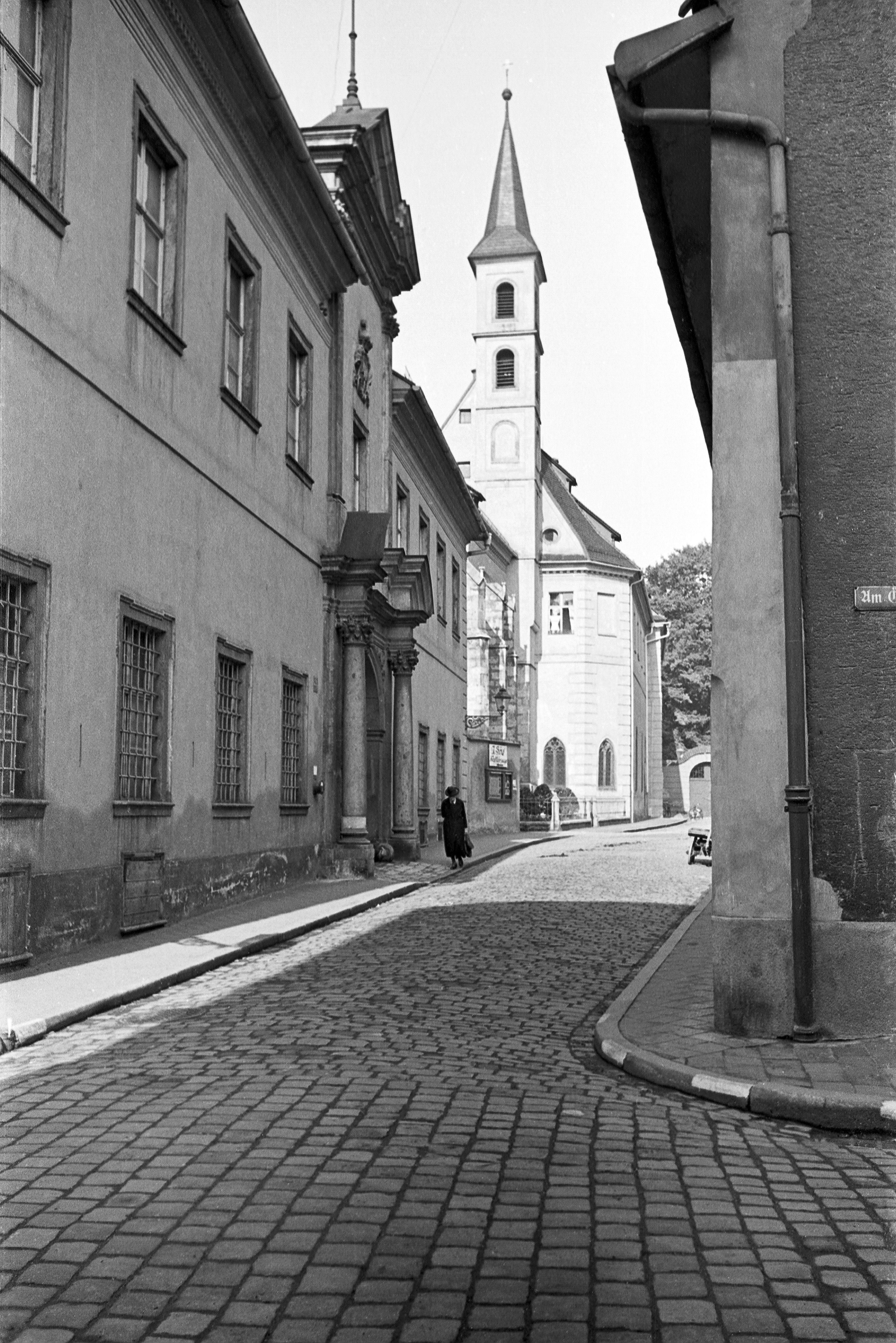 Fotografie: Der Blick aus der Marschallstraße auf die St.-Ägidien-Kirche 1942