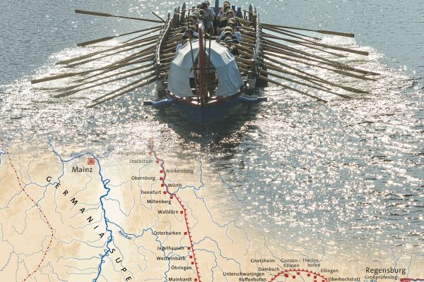 Bild mit Schiff und Karte: Das Motiv der Ausstellung „GrenzWerte – das römische Welterbe in Bayern“