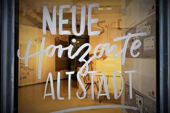Schriftzug Neue Horizonte Altstadt © Franziska Meier