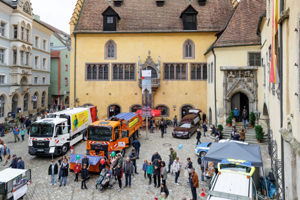 Fotografie: Auf dem Rathausplatz konnten verschiedene Fahrzeuge begutachtet werden.