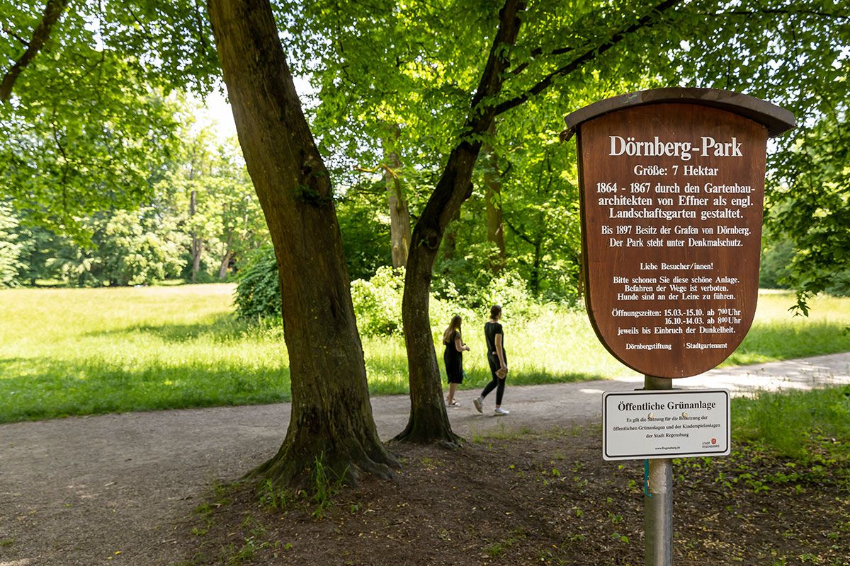 Fotografie - Infotafel im Park