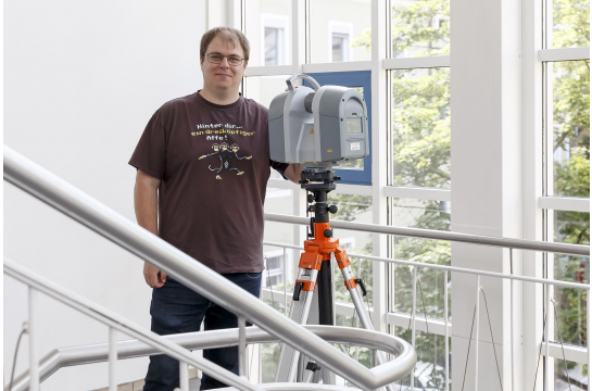 Johannes Dorn arbeitet als Vermessungstechniker im Amt für Stadtentwicklung bei der Stadt Regensburg.