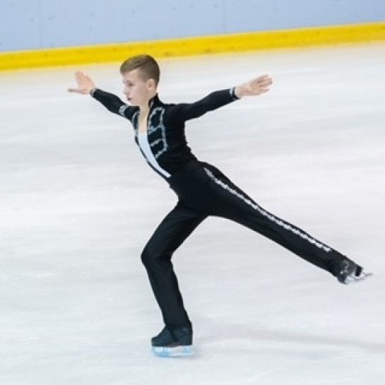 Fotografie: Luca Fünfer beim Eiskunstlauf