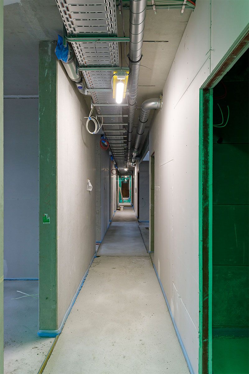 Fotografie -  Blick in einen Flur im Obergeschoss