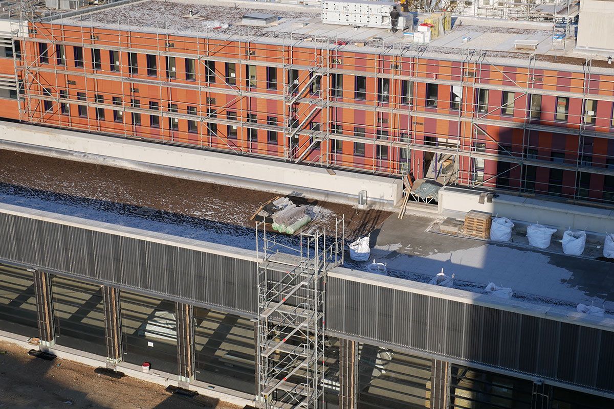 Fotografie - Keramikfassade an der Südseite des Bauteils 3b 
