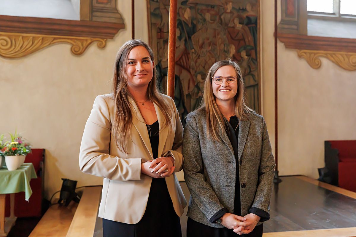 Fotografie - Die Hauptamtlichen Integrationslotsinnen Iris Wittmann (links) und Nadine Sandner-Neumann, die das Patenschaftsprojekt organisieren