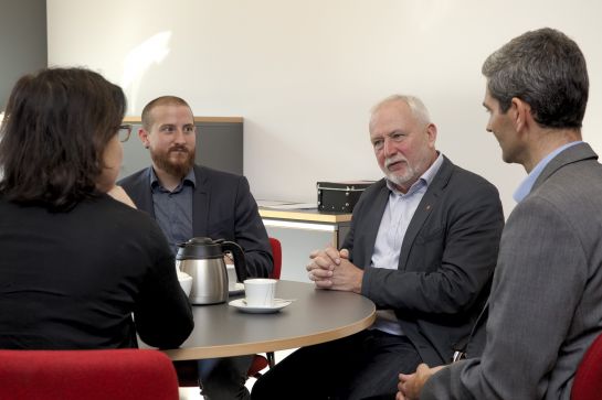 Fotografie: Auch eine Begegnung mit der Generalkonsulin von Israel gehört zum Arbeitsalltag von Raphael Birnstiel.