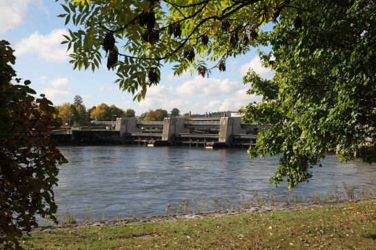 Fotografie: Donau mit Pfaffensteiner Wehr  (C) Bilddokumentation Stadt Regensburg 
