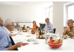 Fotografie - Senior/innen und Bürgermeisterin Dr. Astrid Freudenstein beim Brunch (C) Bilddokumentation Stadt Regensburg