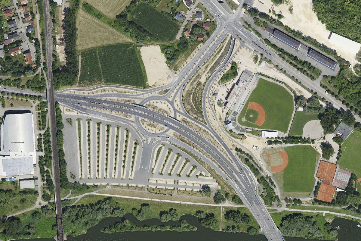 Luftbild Kreisel Walhalla-Allee/ Odessaring von Cityview Luftbild 2015