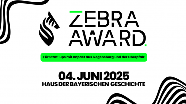 Auf dem Bild sind weiß-schwarze Streifen zu erkennen, die an ein Zebra erinnern sollen. In der Mitte ist ein neon-grüner Balken platziert, auf dem steht "Für Start-ups mit Impact aus Regensburg und der Oberpfalz". Darüber steht "Zebra Award" und unter dem grünen Balken steht "04. Juni 2025 Haus der Bayerischen Geschichte".