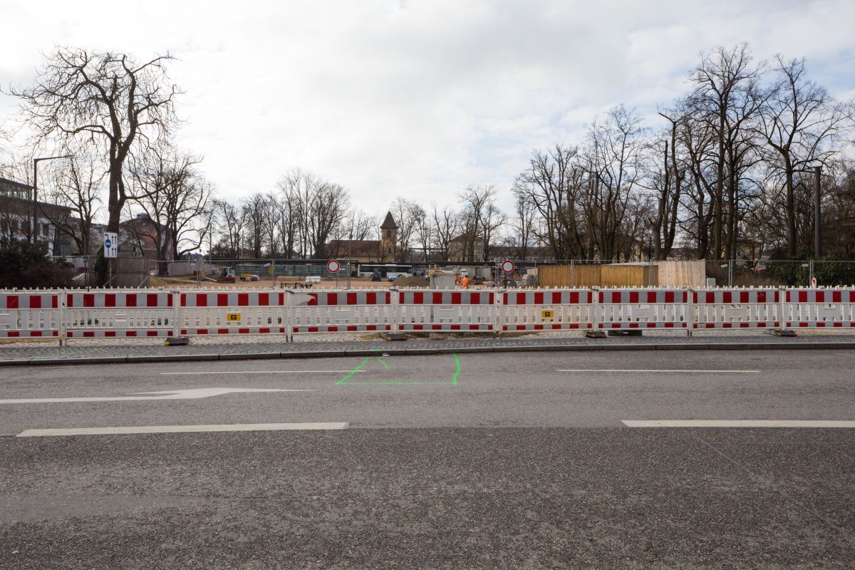 Fotografie - Blick auf das Keplerareal mit Abzäunung