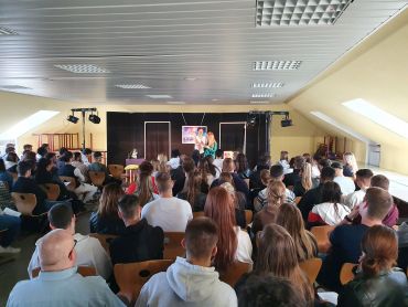 Theaterstück "Online"