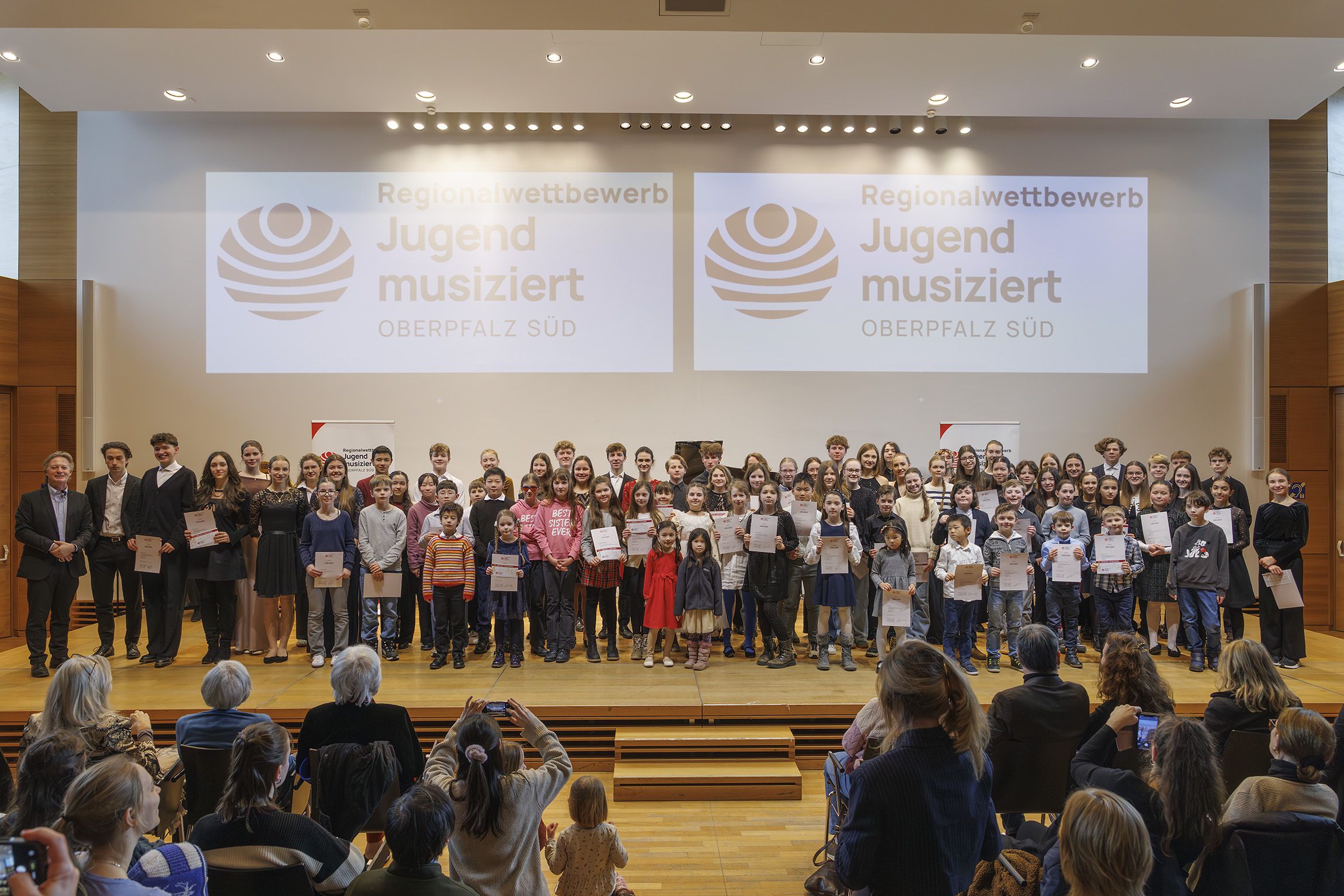 RW-Jugend-musiziert-Gruppenfoto-Preisträgerkonzert-Copyright-Uwe-Moosburger