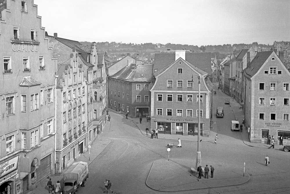Blick vom Neuhaussaal (Theater) auf den Arnulfsplatz
