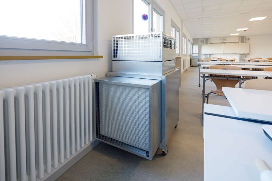Fotografie: Luftfilter in einem Klassenzimmer