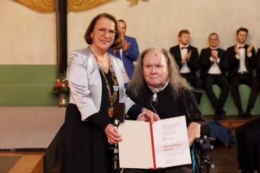Fotografie - Verleihung der Albertus-Magnus-Medaille an Reiner R. Schmidt; im Bild mit Oberbürgermeisterin Gertrud Maltz-Schwarzfischer