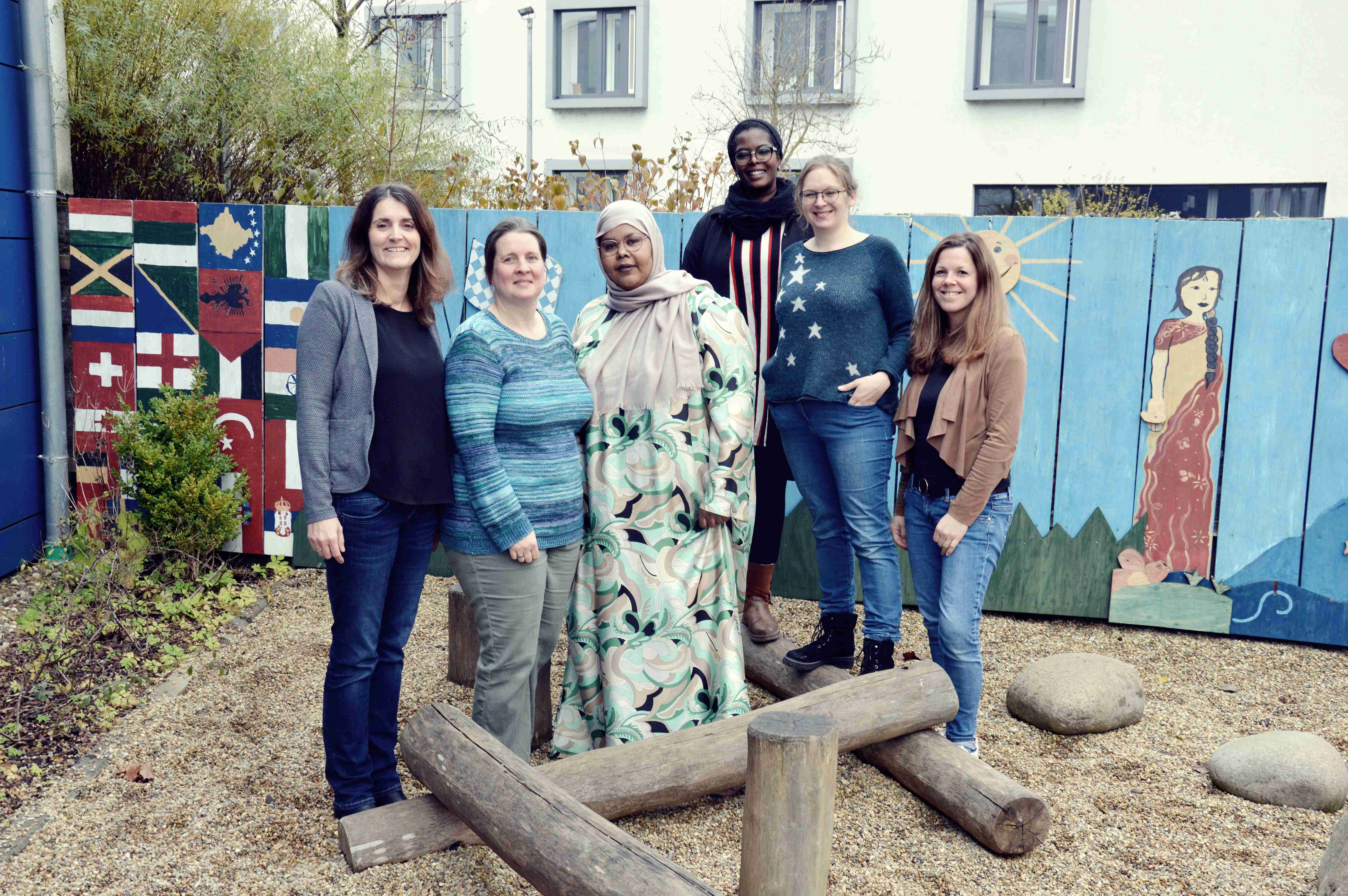 Auf dem Foto ist das EJSA Team zu sehen. Von links nach rechts: Bea Birnbaumer, Tamara Weißer, Hinda Yusuf Ali, Mai Hamza, Anna Wagner, Daniela Giese