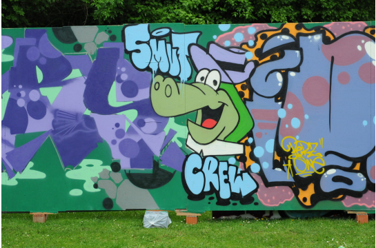 Smut Crew Graffiti auf der Each one Teach one Jam 2015, Krokodil mit Hut und Tags