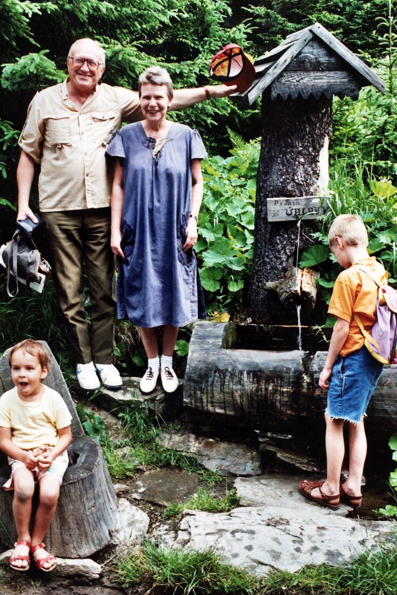 Fotografie: Gemeinsame Wanderung mit dem Bürgermeister der Partnerstadt Pilsen im Böhmerwald 1994