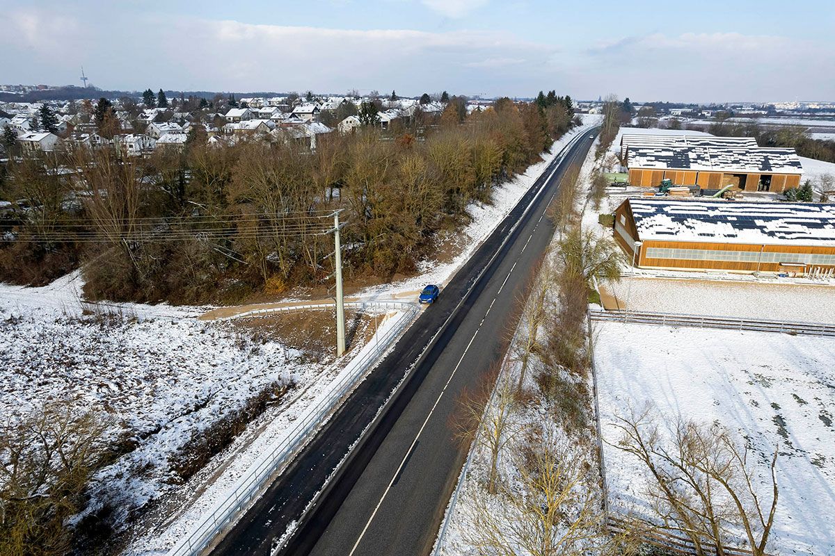 Luftbild – Die neue Geh- und Radwegverbindung zwischen Oberisling und Scharmassing