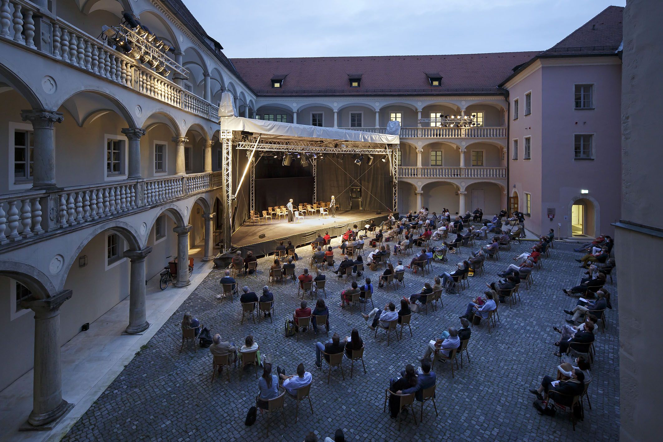 Theatervorstellung im Thon-Dittmer-Palais