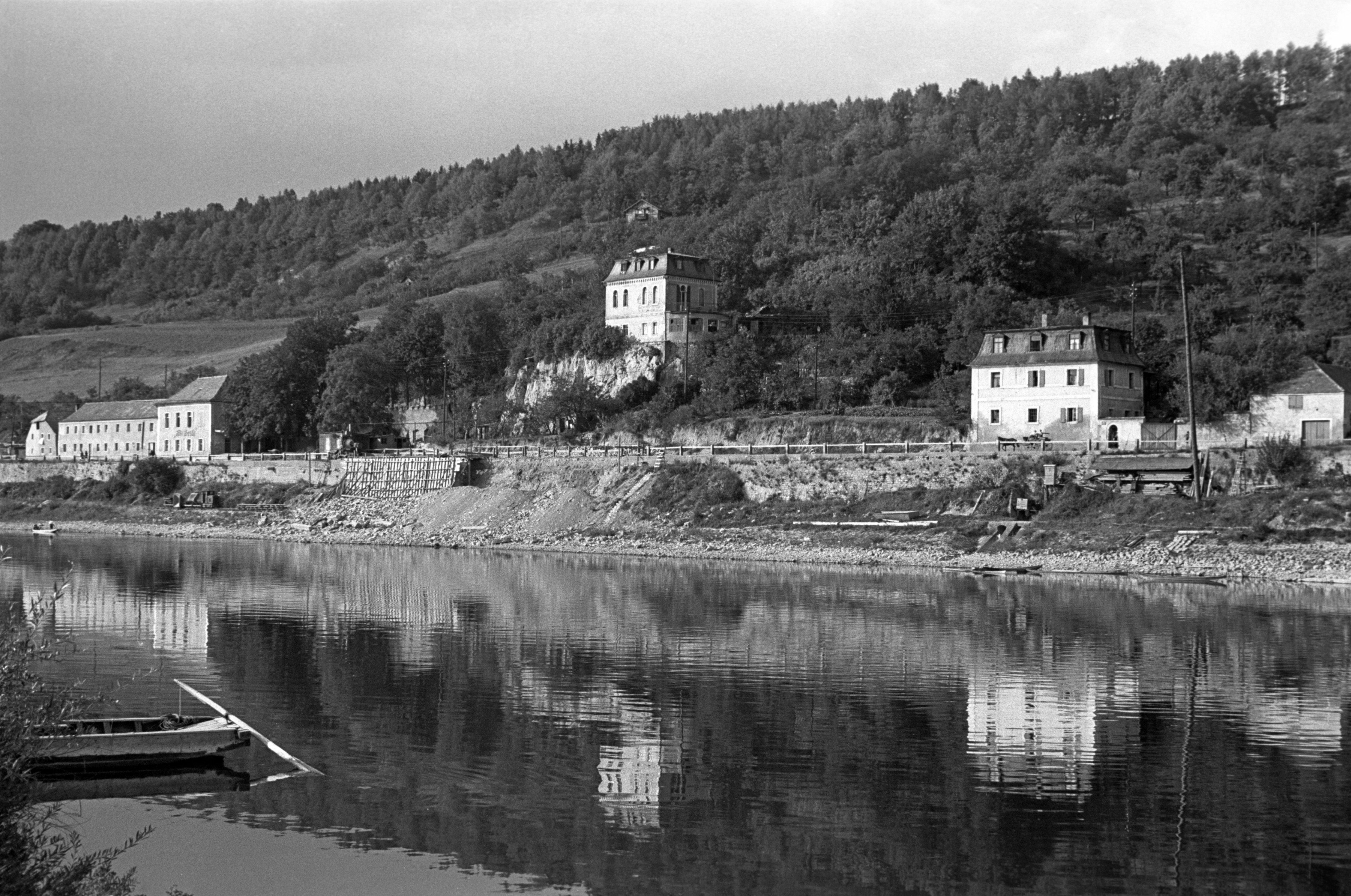 Fotografie: Blick von Schillerwiese auf Niederwinzer 1947