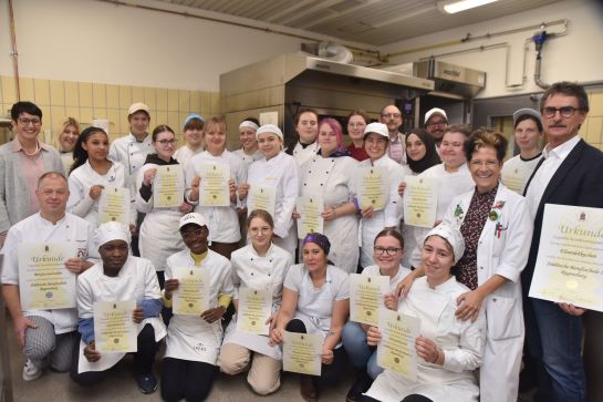 Gruppenfoto bei der Prämierung der Lebkuchen und Stollen