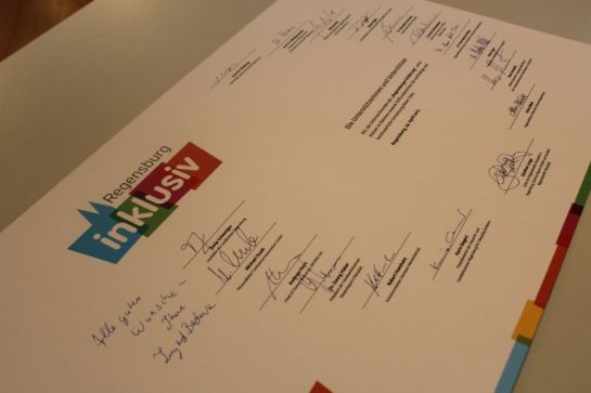 Ein Blatt mit Unterschriften (C) Stadt Regensburg