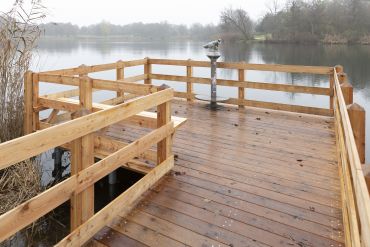 Fotografie: Der neue Steg aus Lärchenholz am Westbadweiher
