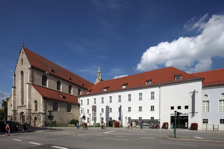 Museumscafé Im Historischen Museum Dachauplatz Regensburg Stadt Regensburg - Kulturdatenbank - Historisches Museum