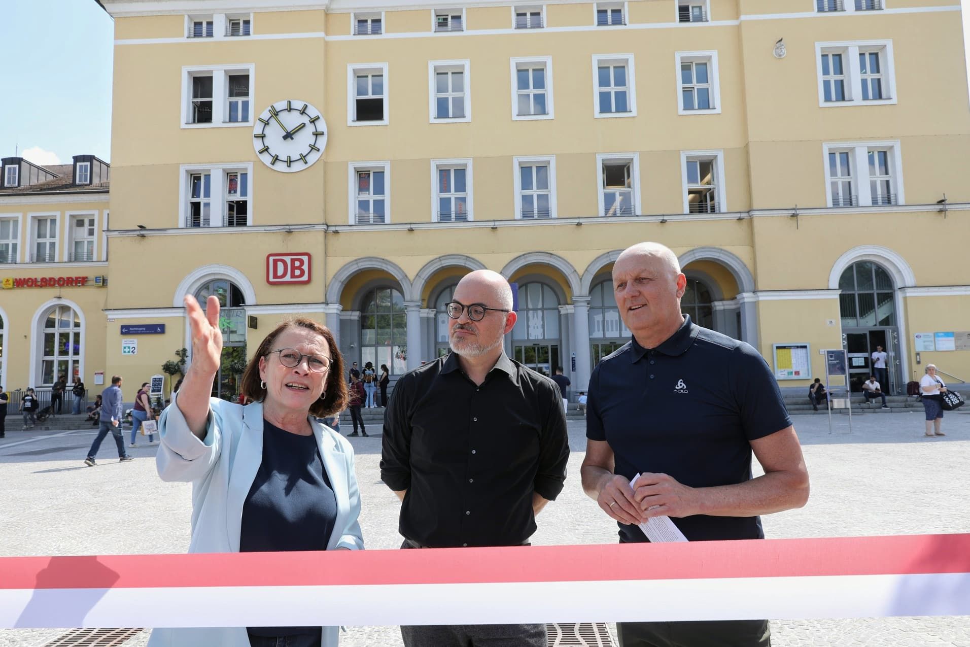 Offizielle Eröffnung des Bahnhofsvorplatzes 