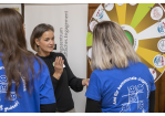 Fotografie: Mitarbeiterin im Gespräch (C) Bilddokumentation Stadt Regensburg