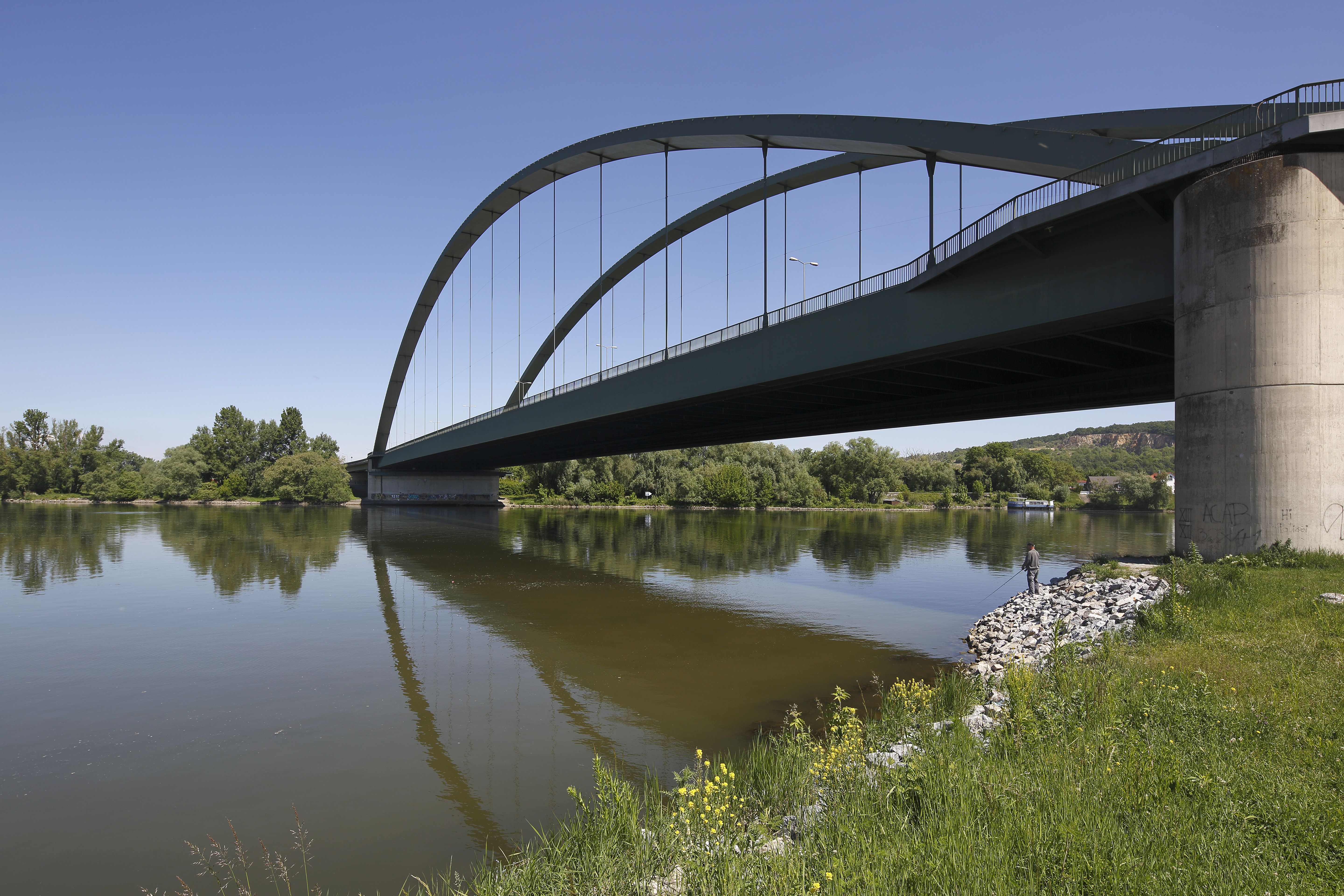 Fotografie: Die Schwabelweiser Brücke ist mit 521 Metern die längste Brücke in Regensburg. 