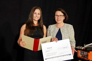 Fotografie - Verleihung des Hochschulpreises 2018 an Theresa Eder M.Sc.; im Bild mit Oberbürgermeisterin Gertrud Maltz-Schwarzfischer
