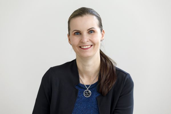 Porträt: Angelika Hartl