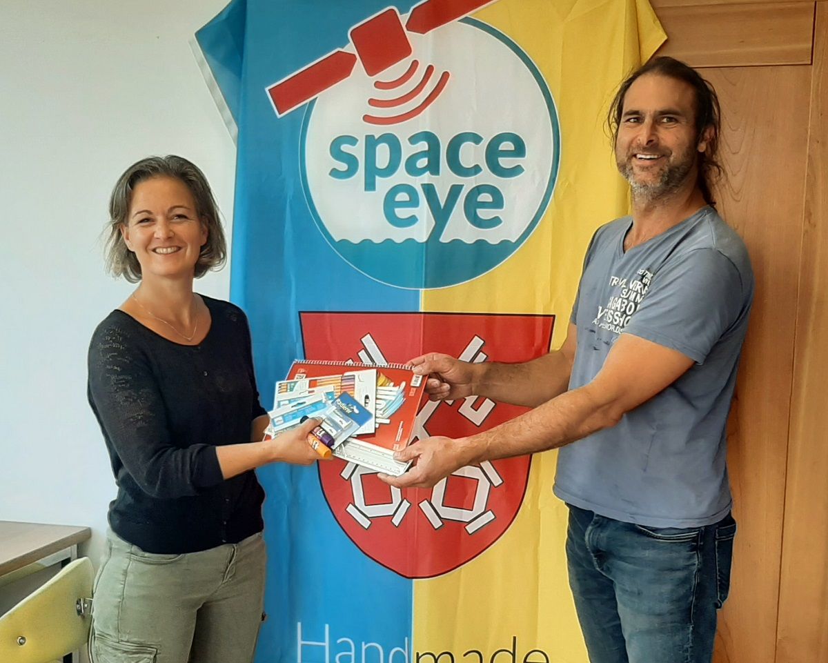 Überreichung der Spenden von KoBE an SpaceEye e.V.