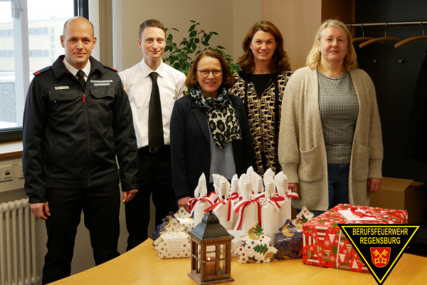 Stellv. Leitstellenleiter Fabian Fruth, Leitstellenleiter Martin Hartl, Oberbürgermeisterin Gertrud Maltz-Schwarzfischer, Landrätin Tanja Schweiger, Amtsleiterin Iris Krimm