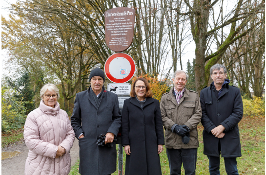 Fotografie – v.l.n.r.: Ilse Danziger, Bürgermeister Ludwig Artinger, Oberbürgermeisterin Gertrud Maltz-Schwarzfischer, Robert Salamon und Thomas Muggenthaler 