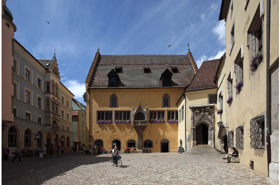 Fotografie - Blick auf das Alte Rathaus mit dem Historischen Reichssaal
