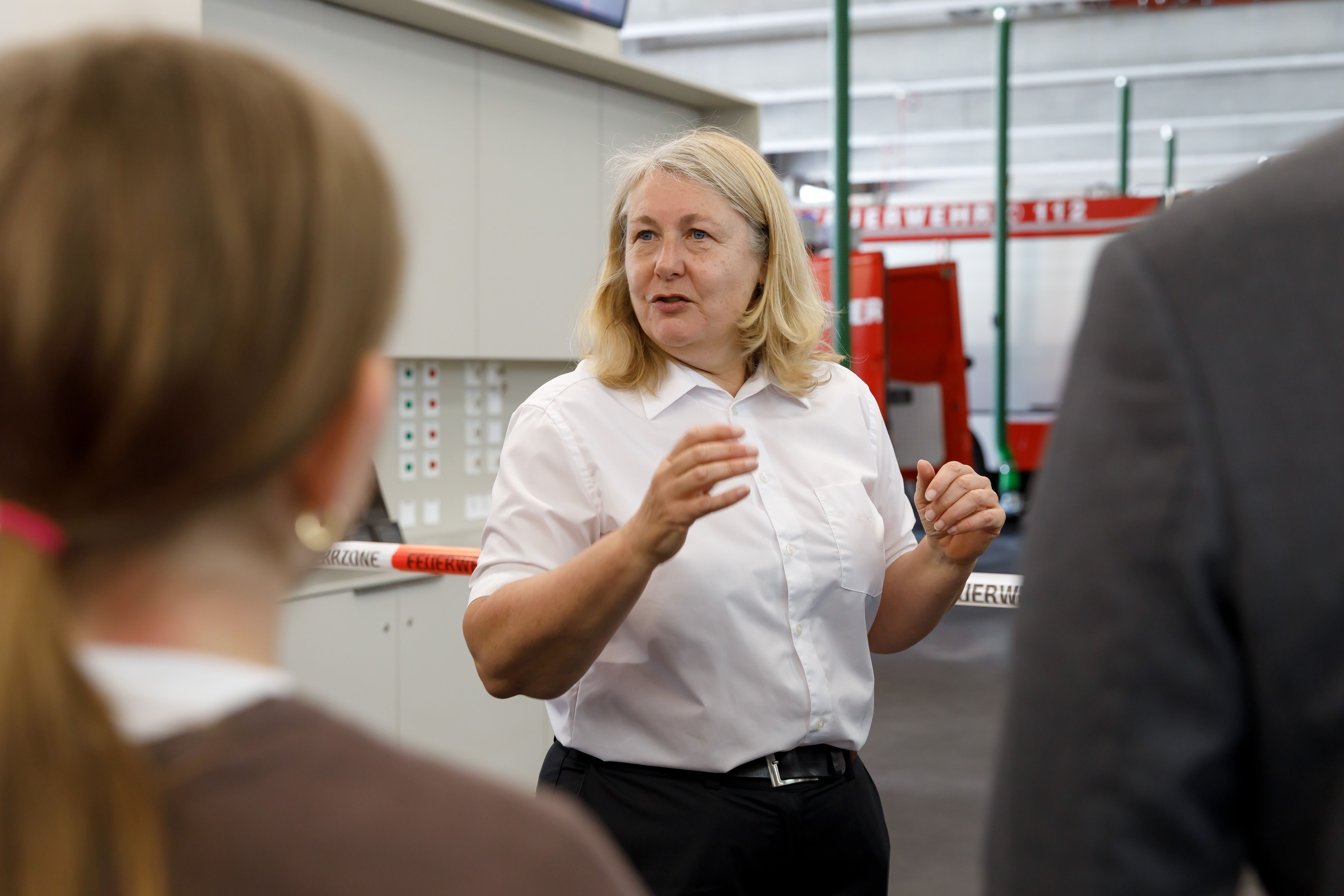 Fotografie: Iris Krimm im Gespräch mit Besuchern