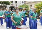 Trommelgruppe Sarará in Aktion auf dem St.-Kassiansplatz