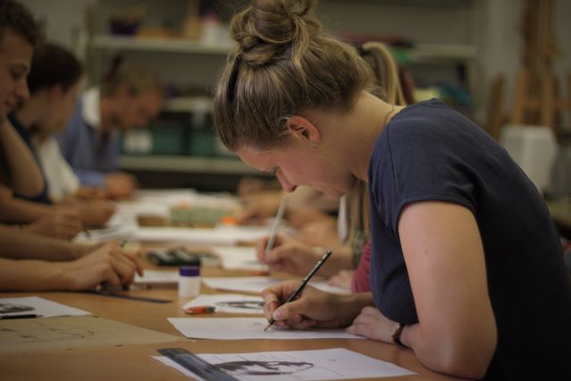 Kurs Portraitzeichnen im W1-Zentrum für junge Kultur